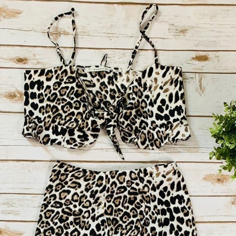 O. Vianca Leopard Tie Front Top and Ruffle Skirt - Picture 3 of 3